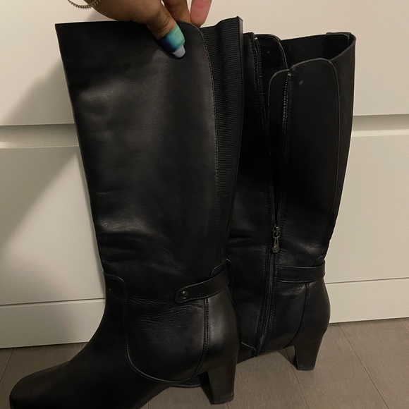 Black boots - Picture 3 of 3